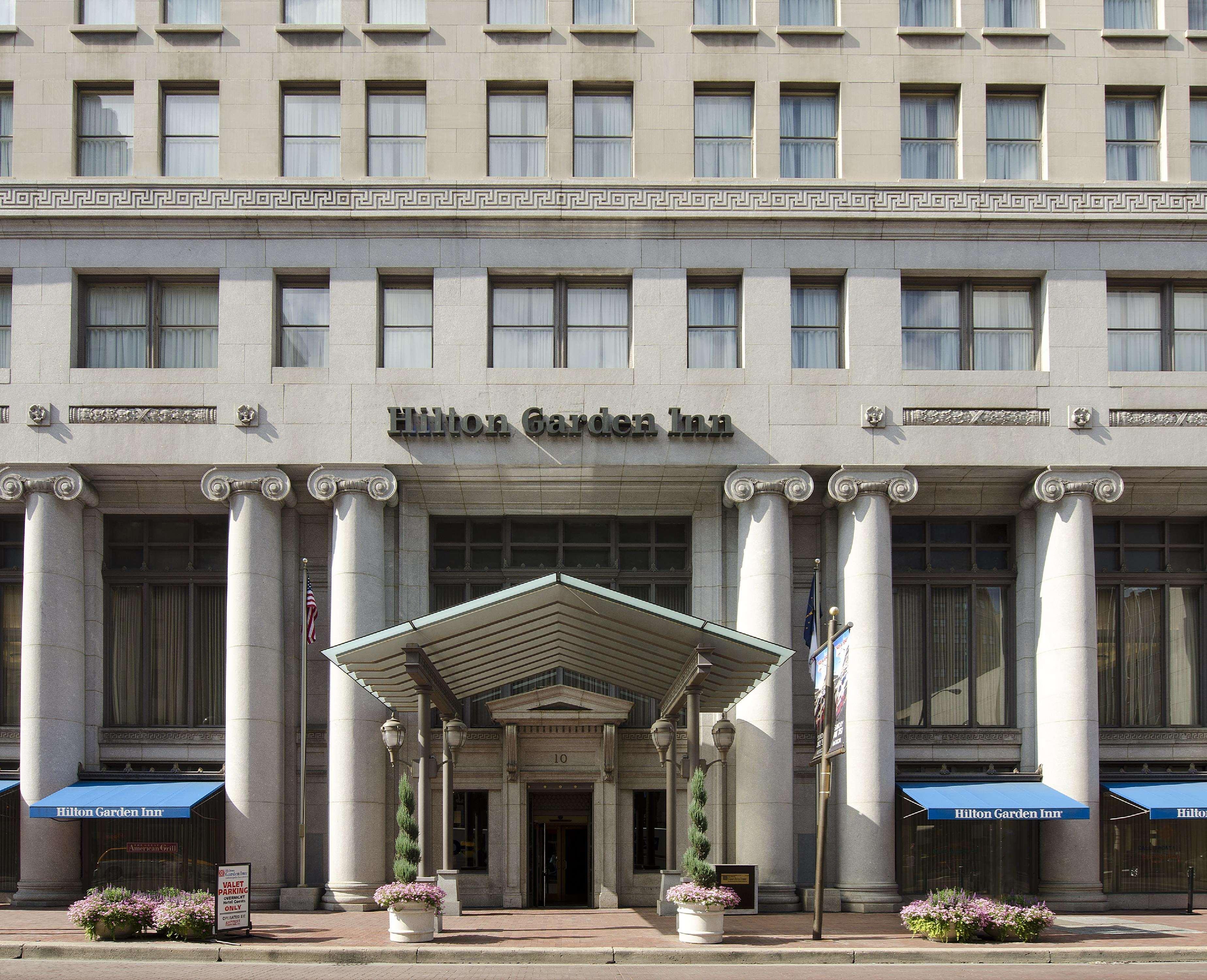 Hilton Garden Inn Indianapolis Downtown Exterior photo