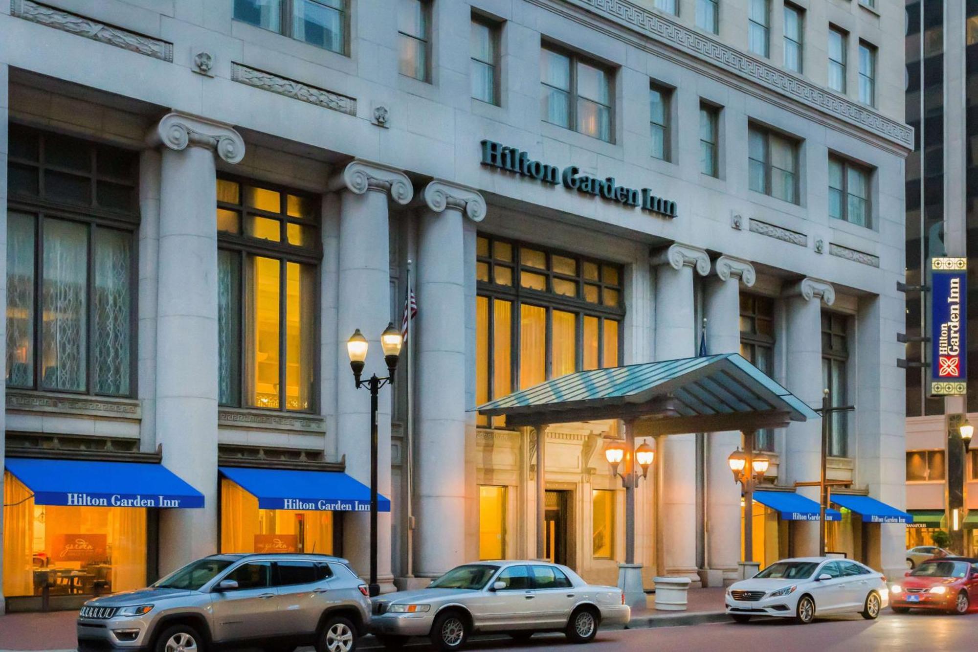 Hilton Garden Inn Indianapolis Downtown Exterior photo