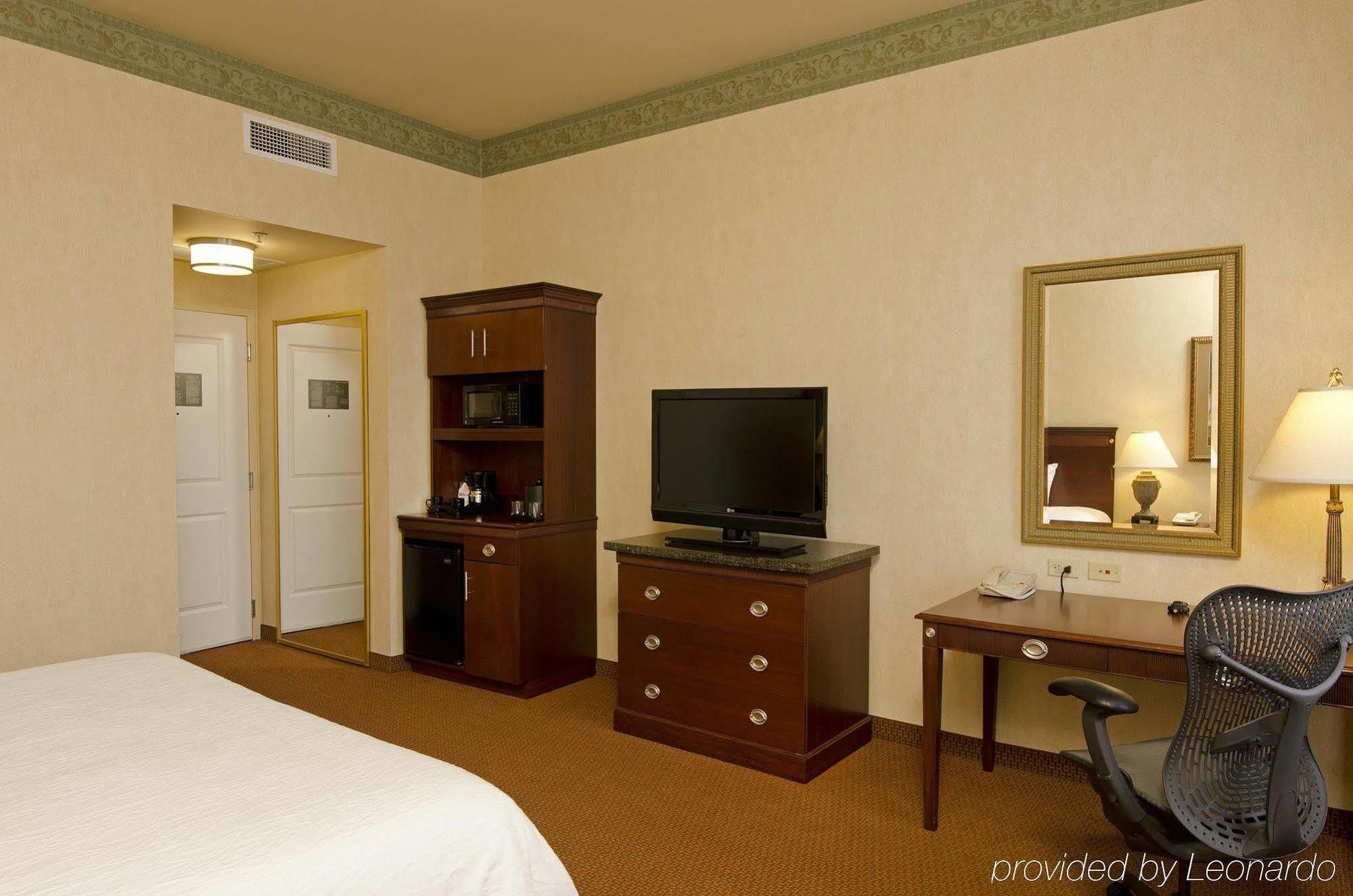 Hilton Garden Inn Indianapolis Downtown Room photo